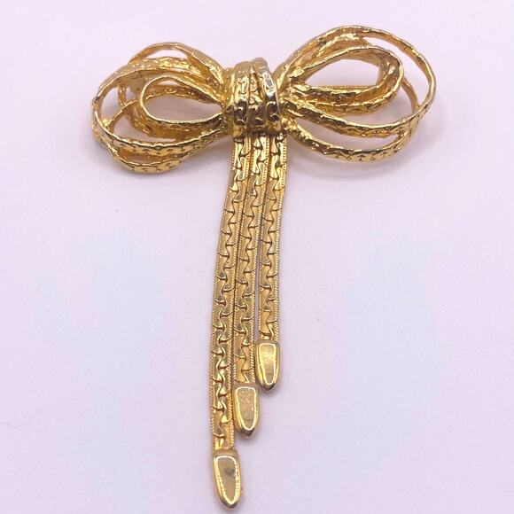 Vintage Brooch Beautiful Gold Tone Coquette Bow - Picture 1 of 5